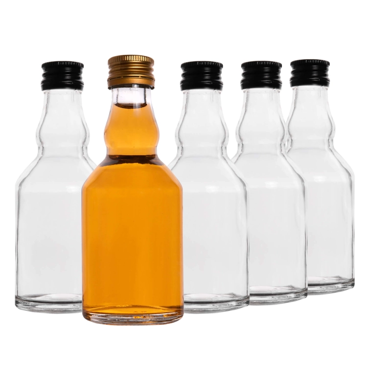 Butelka Elixir 50 ml – zestaw małych butelek z zakrętkami na białym tle