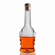 Butelka Bukareszt 250 ml z korkiem – zdjęcie kilku butelek na białym tle
